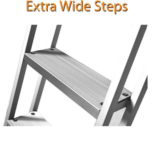 Large steps for comfortable boarding